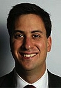 Ed Miliband grinsend